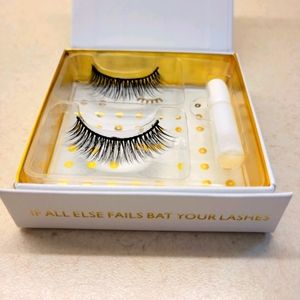 4/$20 NWT False Lashed Whispy Look